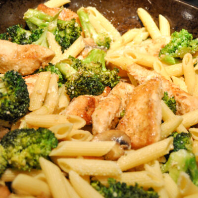 CHICKEN BROCCOLI & ZITI ALFREDO